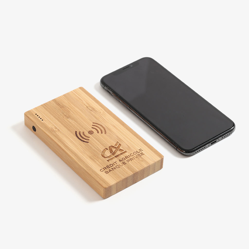 Wireless Bamboo Power Bank — Crédit Agricole