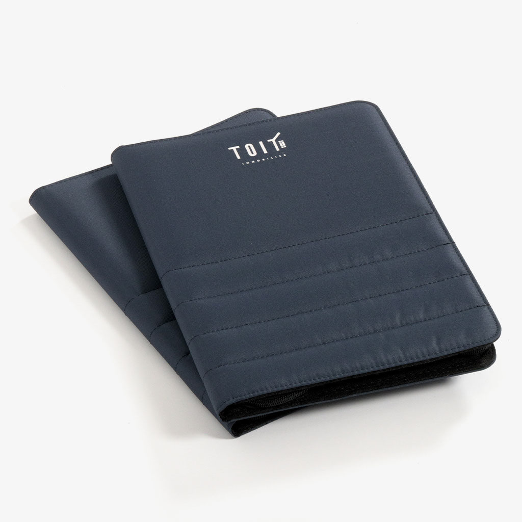 Zippered Cover with Documents Holder — Toit Immobilier