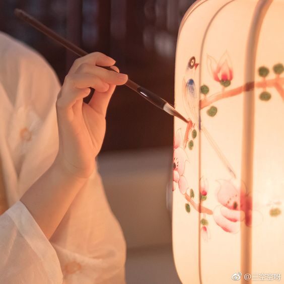 Luxury business gifts in 2025 tailored for the evolving Chinese market, featuring premium packaging, culturally relevant designs, and personalized branding to align with modern corporate gifting trends in China.