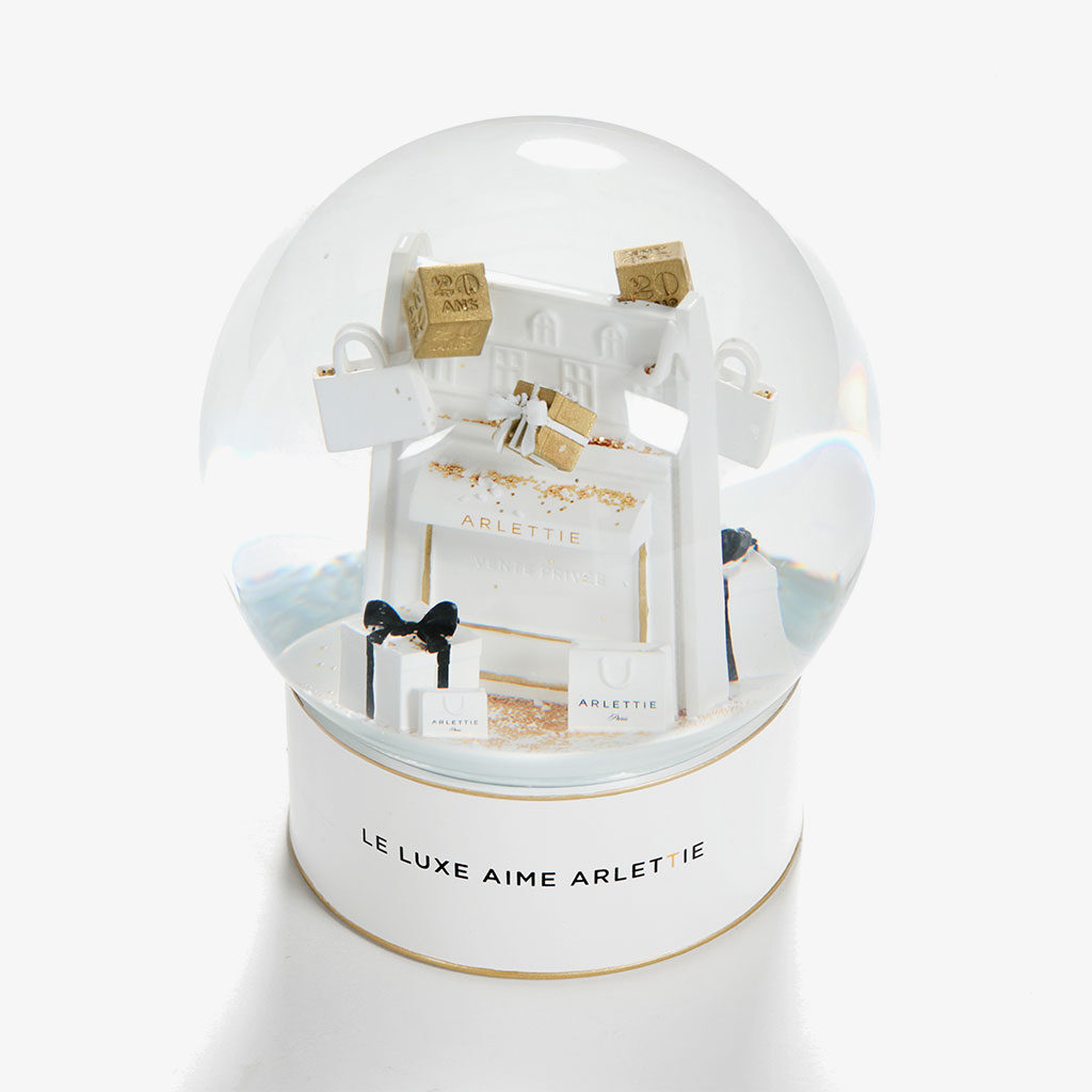 Snow Globe - Arlettie